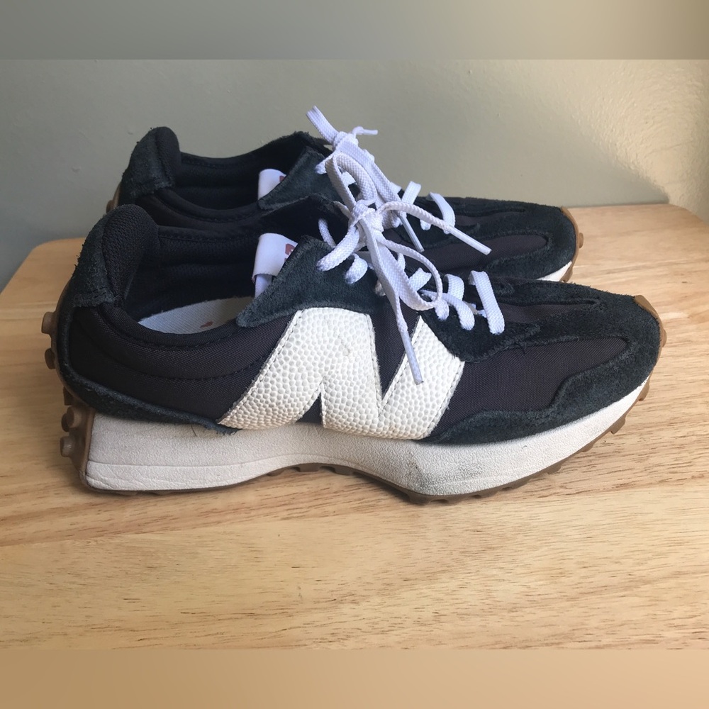 New Balance 327 Sneaker Women’s Size: US 7.5 EUR 38